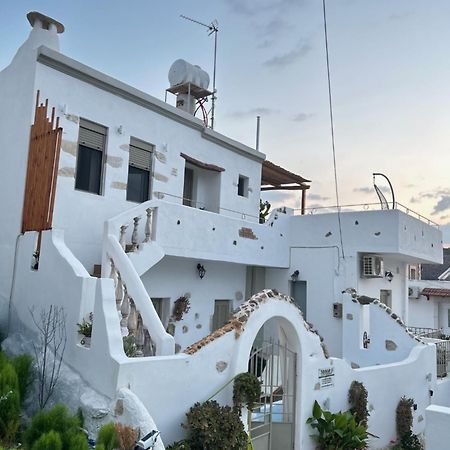 Sonia'S Luxury Apartment With Jacuzzi Kamilari Exterior foto