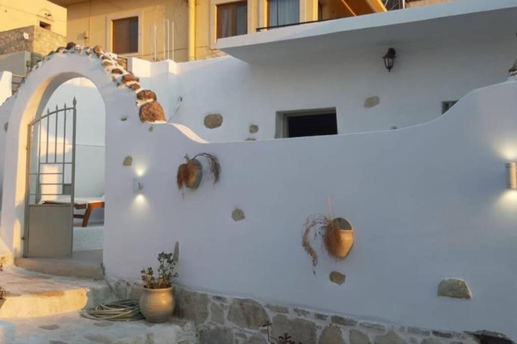 Sonia'S Luxury Apartment With Jacuzzi Kamilari Exterior foto