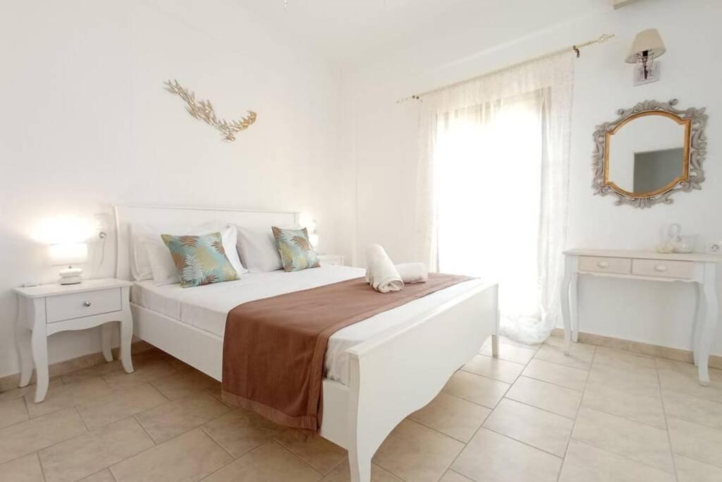 Sonia'S Luxury Apartment With Jacuzzi Kamilari Exterior foto