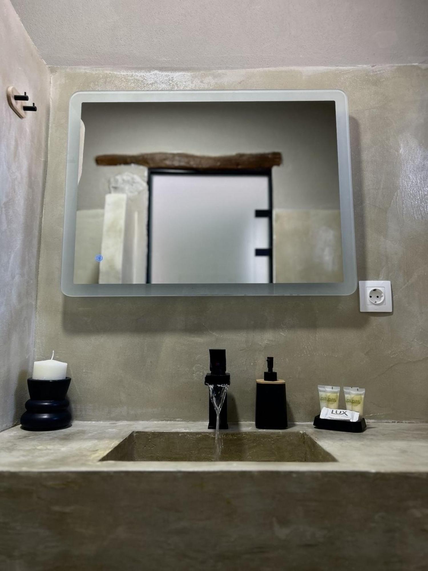 Sonia'S Luxury Apartment With Jacuzzi Kamilari Exterior foto